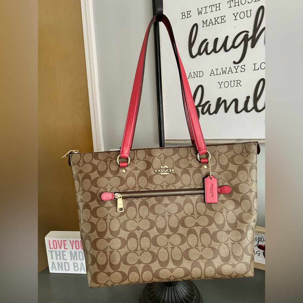 Authentic Coach Gallery Tote new without tags.